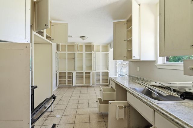 6614 Indian Lake Drive, Houston, TX 77489