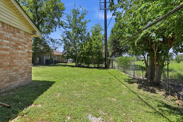 6614 Indian Lake Drive, Houston, TX 77489