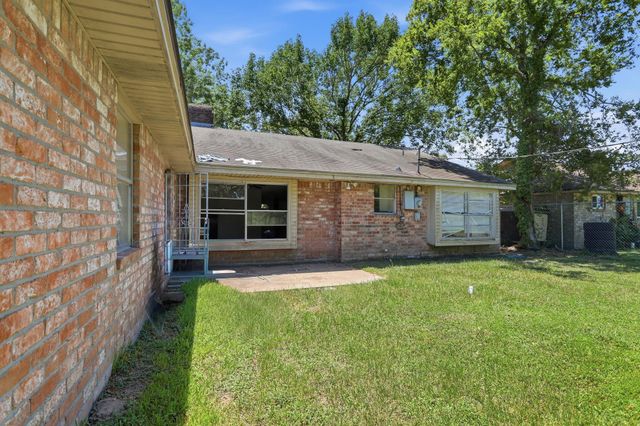 6614 Indian Lake Drive, Houston, TX 77489