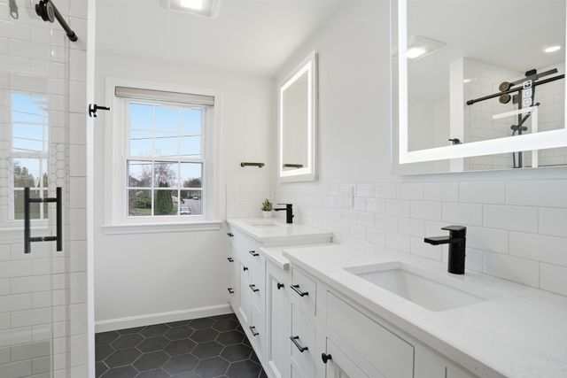 62 Shepherd Road, Manchester, NH 03104