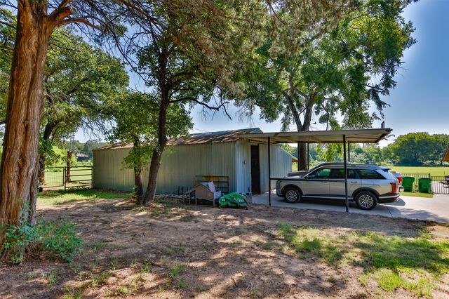 671 County Road 163, Gainesville, TX 76240