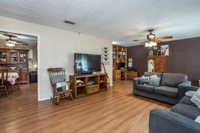 671 County Road 163, Gainesville, TX 76240
