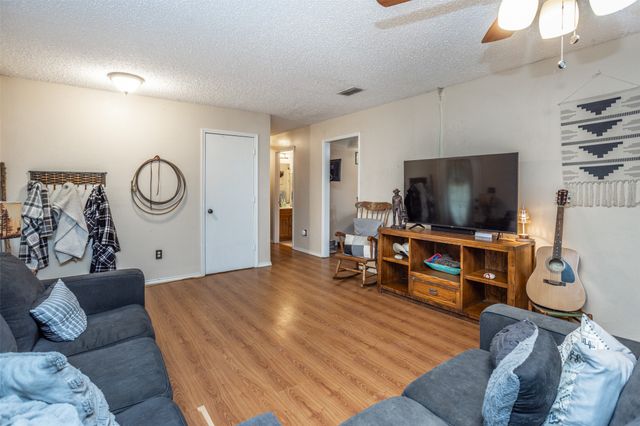 671 County Road 163, Gainesville, TX 76240