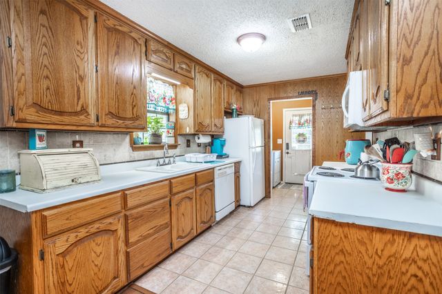 671 County Road 163, Gainesville, TX 76240