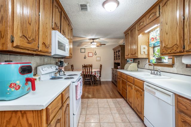 671 County Road 163, Gainesville, TX 76240