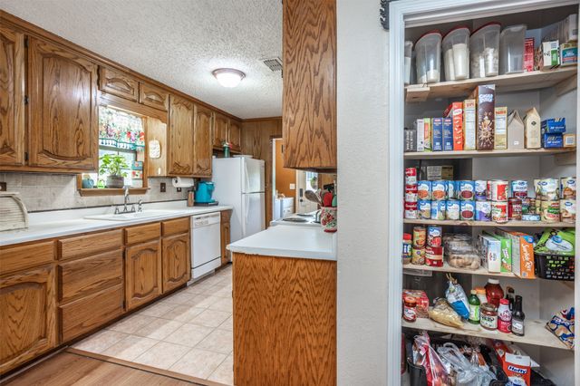 671 County Road 163, Gainesville, TX 76240