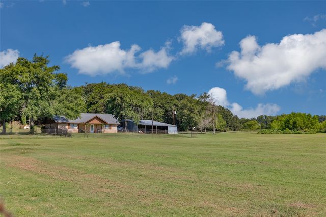 671 County Road 163, Gainesville, TX 76240
