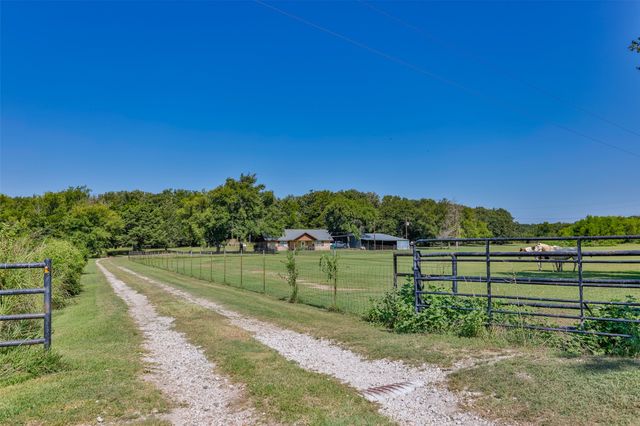 671 County Road 163, Gainesville, TX 76240