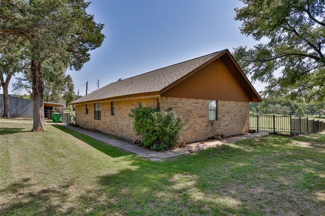 671 County Road 163, Gainesville, TX 76240