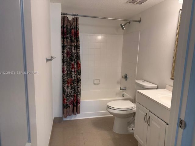 401 Villa Cir 401, Boynton Beach, FL 33435