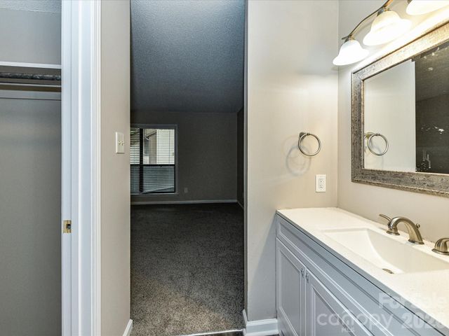 7304 Winery Lane, Charlotte, NC 28227