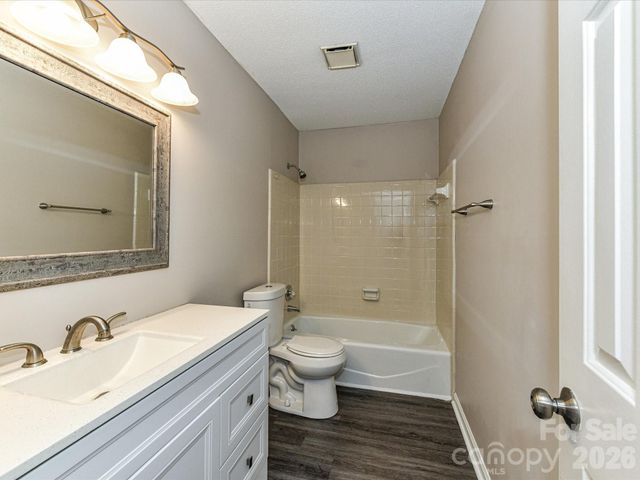 7304 Winery Lane, Charlotte, NC 28227