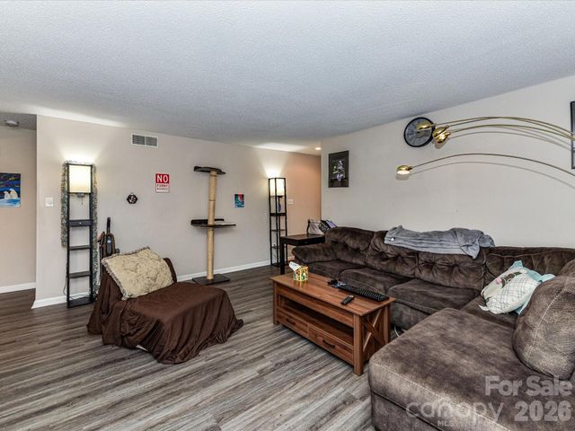 7304 Winery Lane, Charlotte, NC 28227