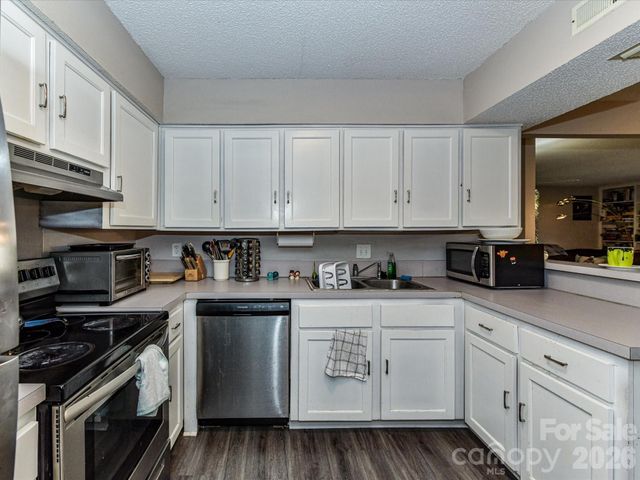 7304 Winery Lane, Charlotte, NC 28227