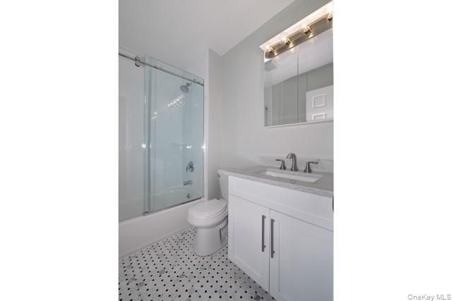 465 New Highway D08, Copiague, NY 11726