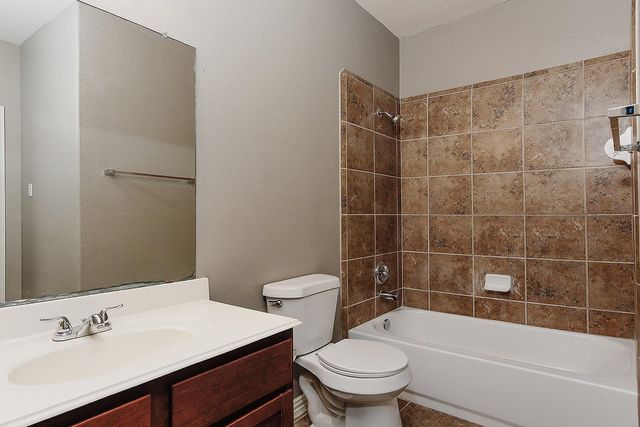 9606 Arched Oak Drive, Houston, TX 77095
