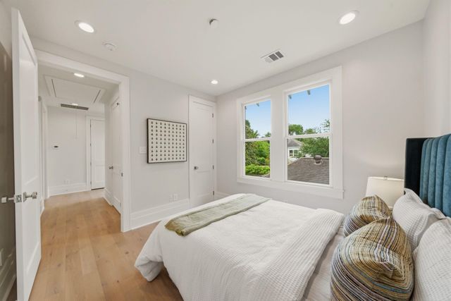 1236 Columbia Street, Houston, TX 77008