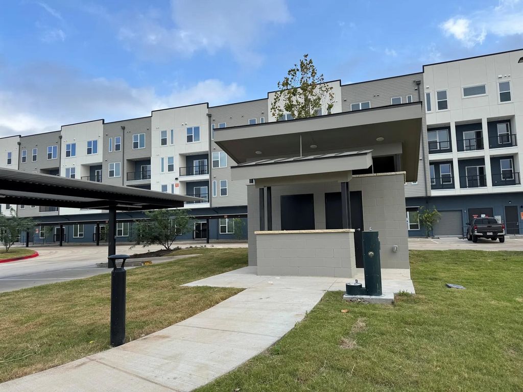 320 Goll ST 2414, Kyle, TX 78640