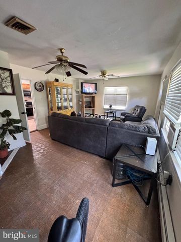5115 S BARNABY RD, Temple Hills, MD 20748
