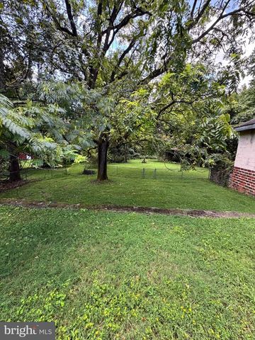 5115 S BARNABY RD, Temple Hills, MD 20748