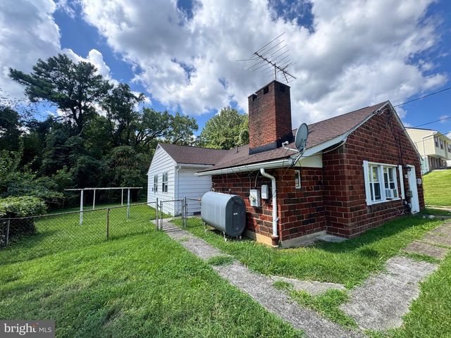 5115 S BARNABY RD, Temple Hills, MD 20748