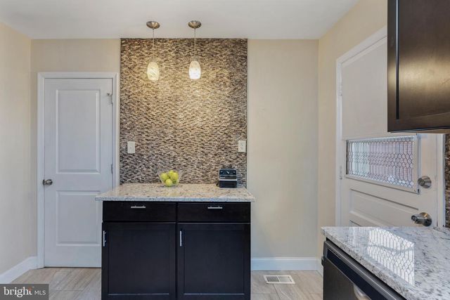 123 WALNUT ST NW, Washington, DC 20012