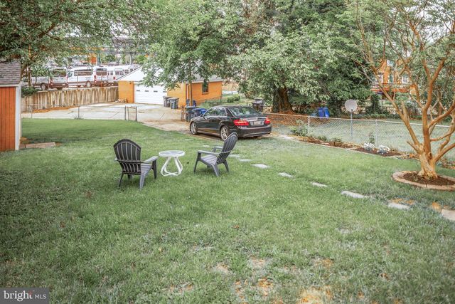 123 WALNUT ST NW, Washington, DC 20012