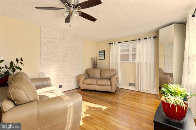 123 WALNUT ST NW, Washington, DC 20012