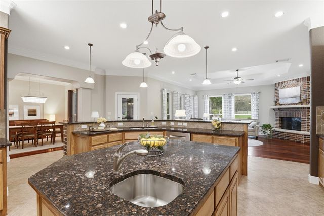 107 W Majestic Oak LN, Georgetown, TX 78633