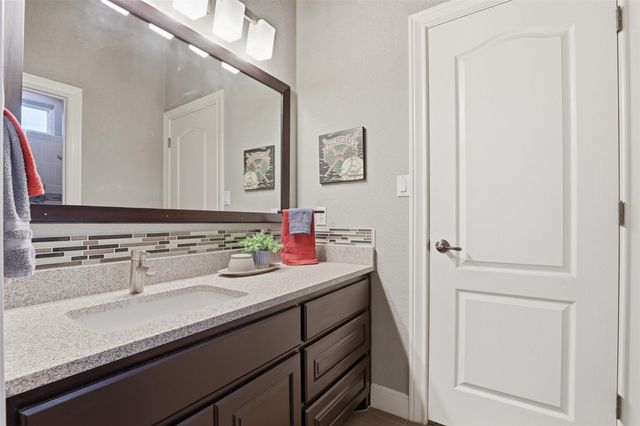 107 W Majestic Oak LN, Georgetown, TX 78633