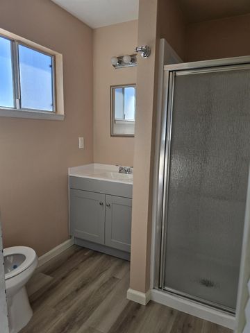 530 Locust Ave, Manteca, CA 95337