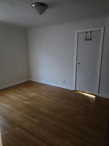 530 Locust Ave, Manteca, CA 95337