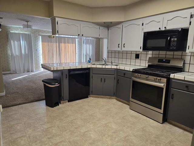 530 Locust Ave, Manteca, CA 95337
