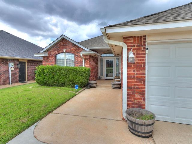 9201 Button Avenue, Moore, OK 73160