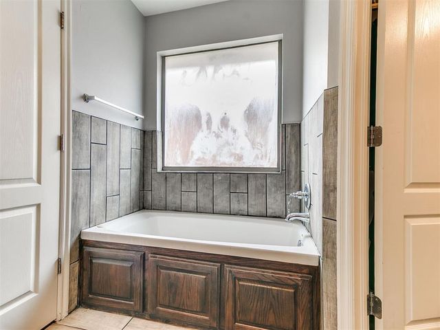 9201 Button Avenue, Moore, OK 73160