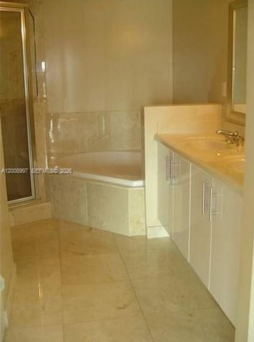 7900 Harbor Island Dr 817, North Bay Village, FL 33141