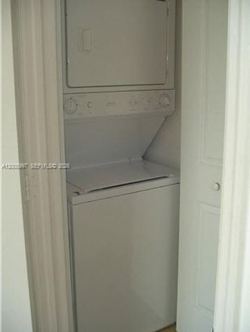 7900 Harbor Island Dr 817, North Bay Village, FL 33141