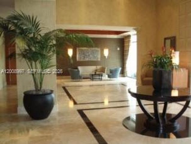 7900 Harbor Island Dr 817, North Bay Village, FL 33141