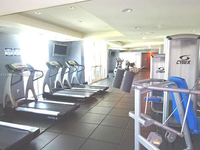 7900 Harbor Island Dr 817, North Bay Village, FL 33141