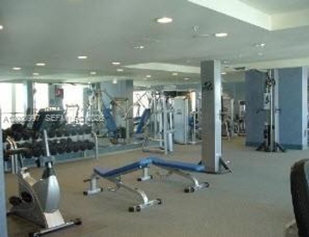 7900 Harbor Island Dr 817, North Bay Village, FL 33141