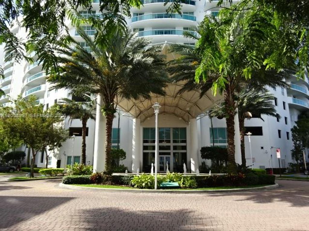 7900 Harbor Island Dr 817, North Bay Village, FL 33141