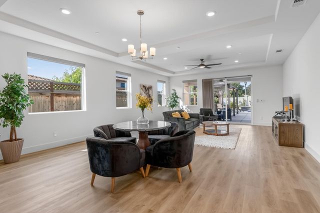 242 McKays Point Pl, West Sacramento, CA 95605
