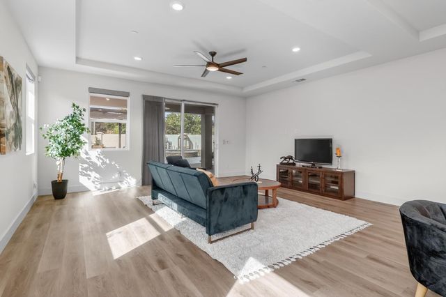 242 McKays Point Pl, West Sacramento, CA 95605