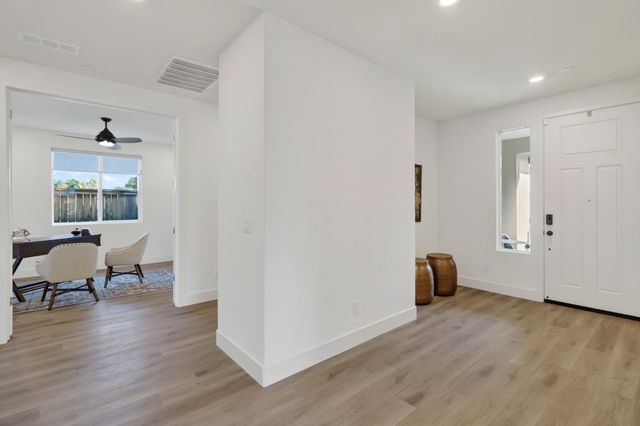 242 McKays Point Pl, West Sacramento, CA 95605