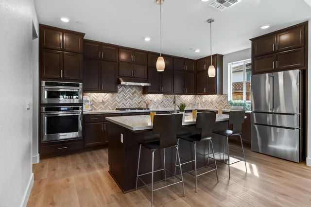 242 McKays Point Pl, West Sacramento, CA 95605