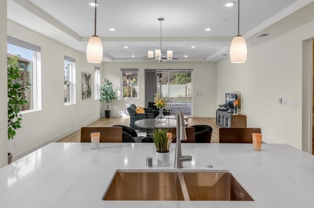 242 McKays Point Pl, West Sacramento, CA 95605