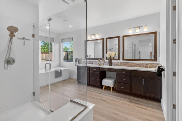 242 McKays Point Pl, West Sacramento, CA 95605