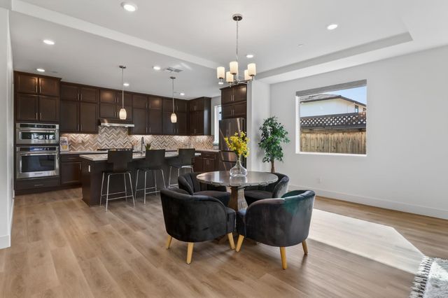 242 McKays Point Pl, West Sacramento, CA 95605