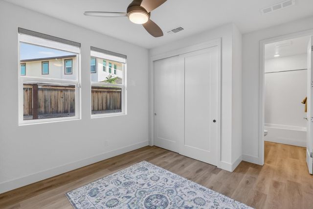 242 McKays Point Pl, West Sacramento, CA 95605