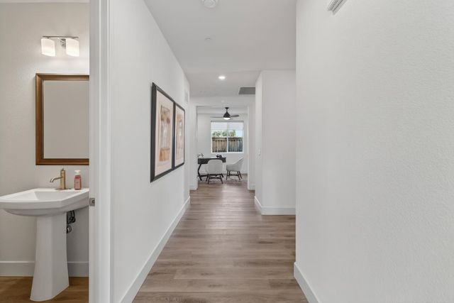242 McKays Point Pl, West Sacramento, CA 95605
